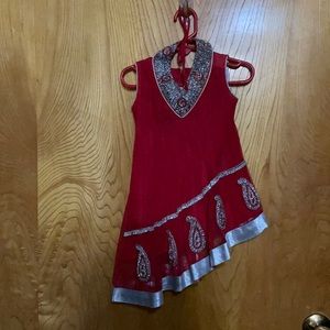 Vintage girls dress size 1. Gorgeous red tulle over satin.